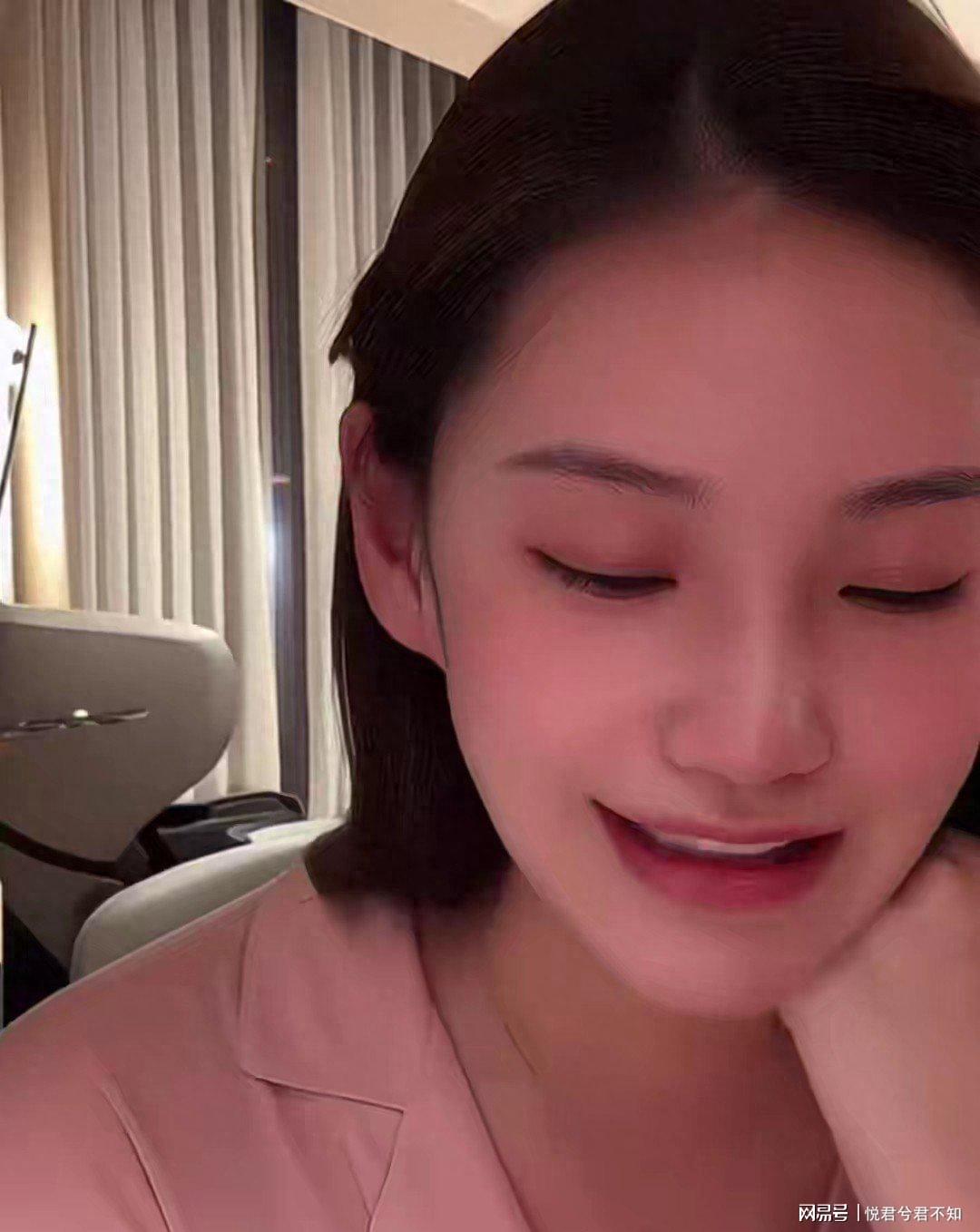 马筱梅直播透露孩子可能随母姓，必须先问张兰，难怪名字藏这么久