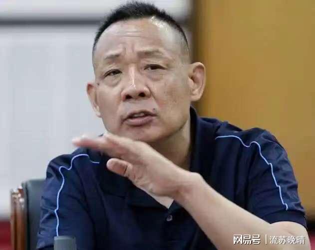 你以为于东来把这40亿分给员工，是傻、是情怀吗？