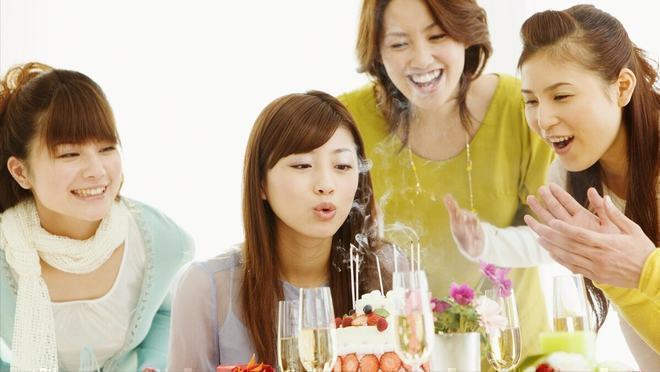 大姑姐生日请客花费5万，打电话让弟媳买单，弟媳：我又不是你妈