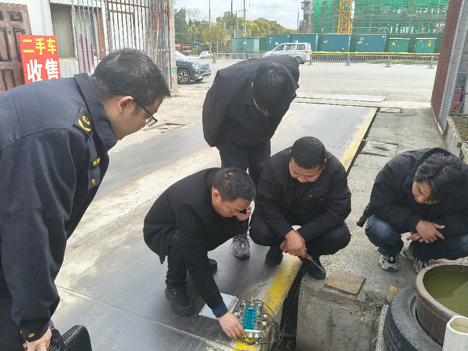 南充市高坪区市场监管局开展电子汽车衡突击检查