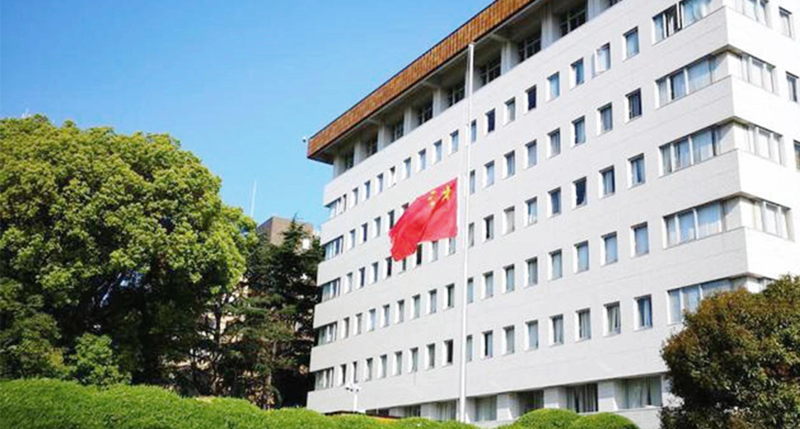 带刀闯中使馆，日本自卫官威胁杀人，中方已经动怒，日本开始抓人