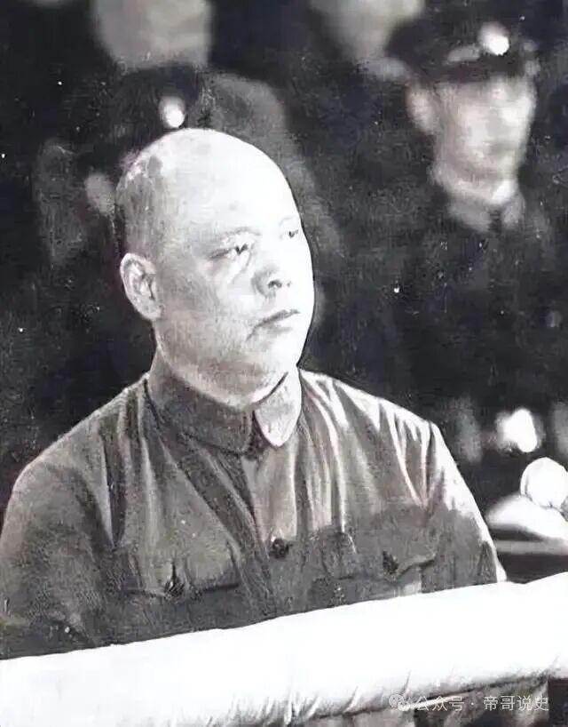 姚文元入狱后，审判员让他认罪，他却说：我是遵照毛主席指示做的