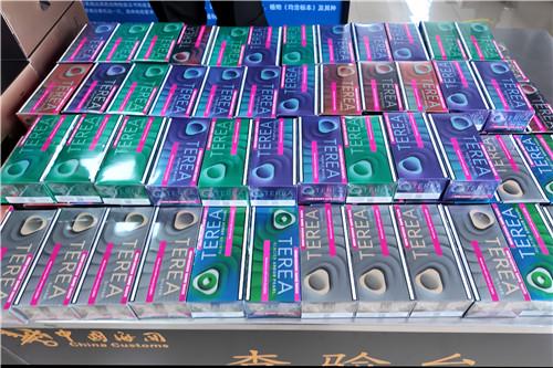 大东港海关查获旅客违规携带加热卷烟88条、洋酒8瓶、化妆品26套