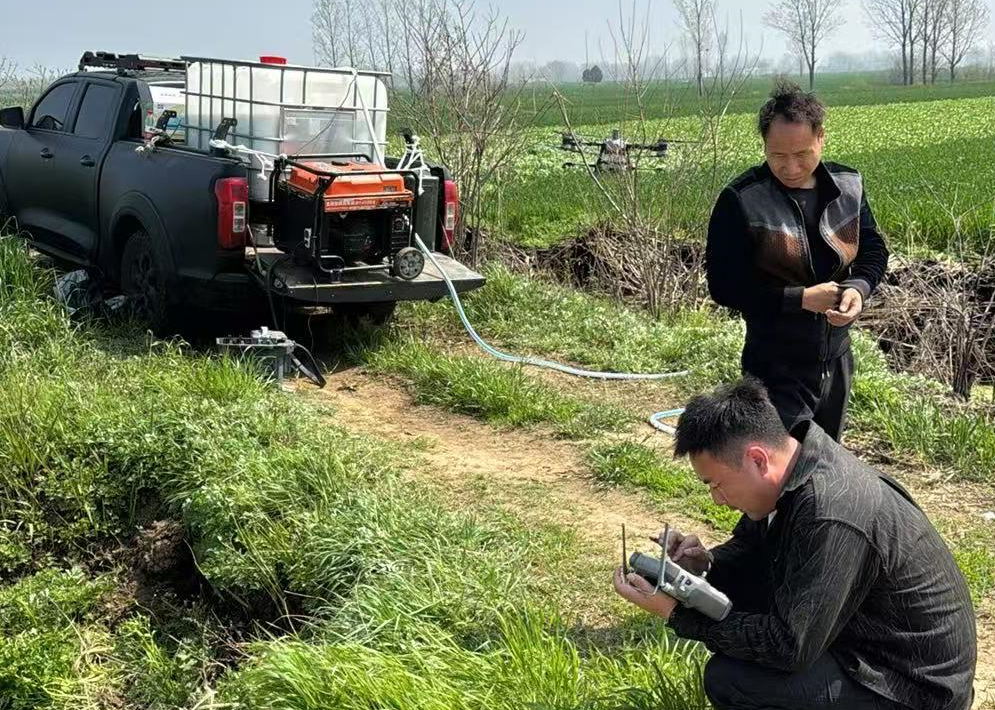 河南社旗：抢抓农时忙防控 “一喷三防”护丰收