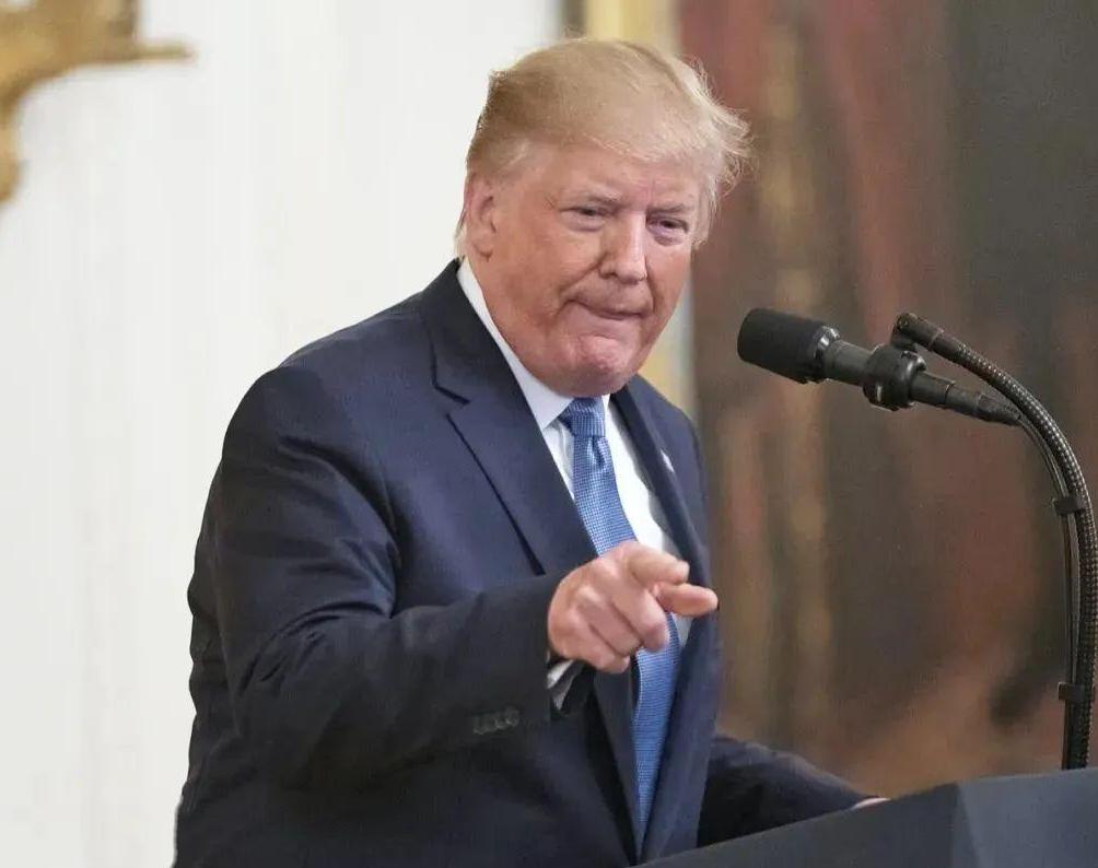 美伊谈判启动后，不到24小时，美“后院”起火，特朗普被呼吁罢免