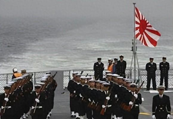 用心险恶，日本军舰首次闯入台湾海峡！中方直截了当，把话挑明了