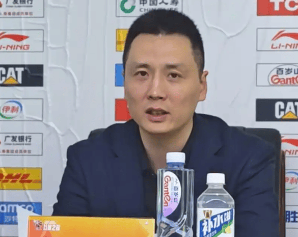 上海111-86碾压新疆！70分钟天气中断，卢伟沙哑发声敲响健康警钟