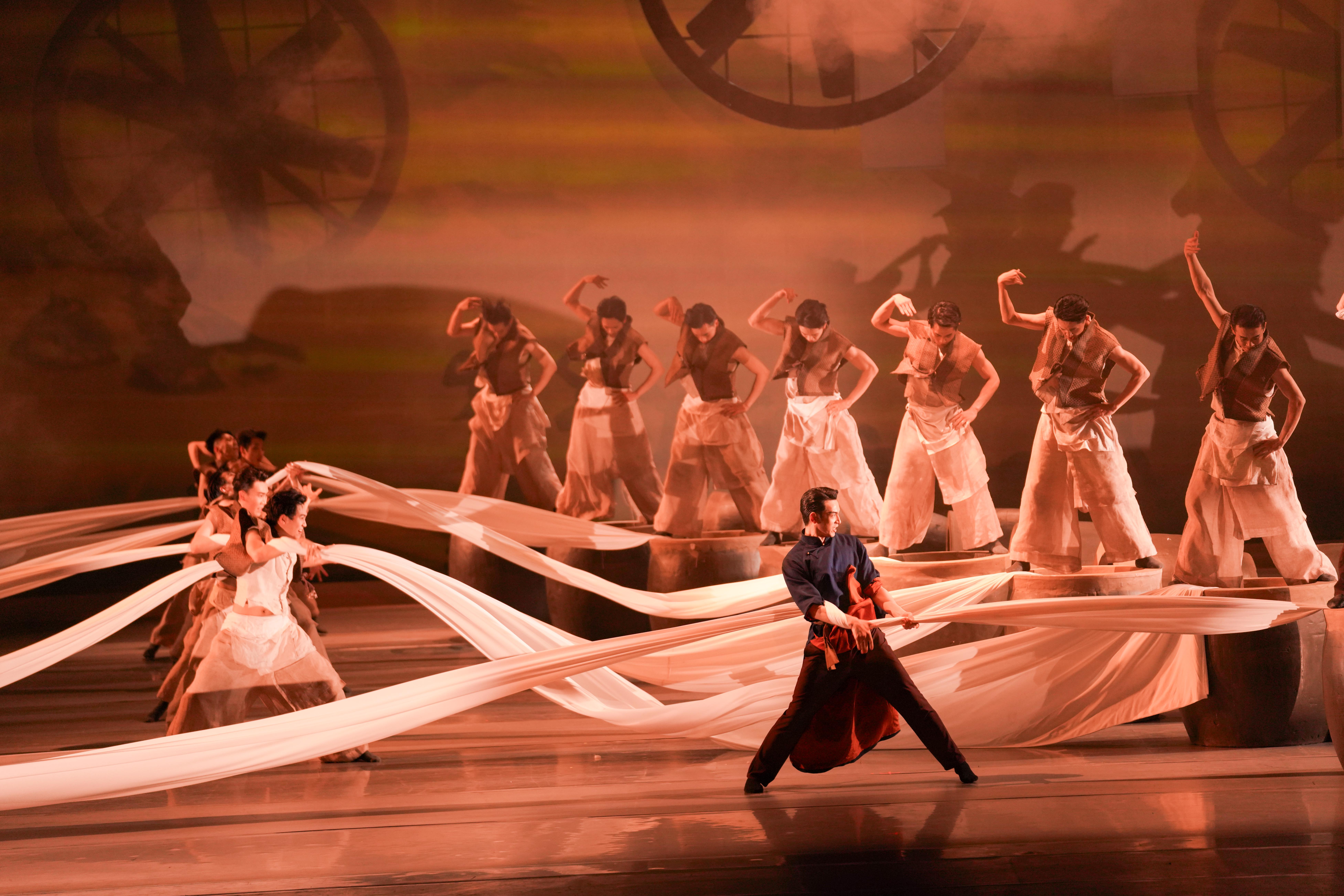 　　图为民族舞剧《大染坊》剧照。新华社发