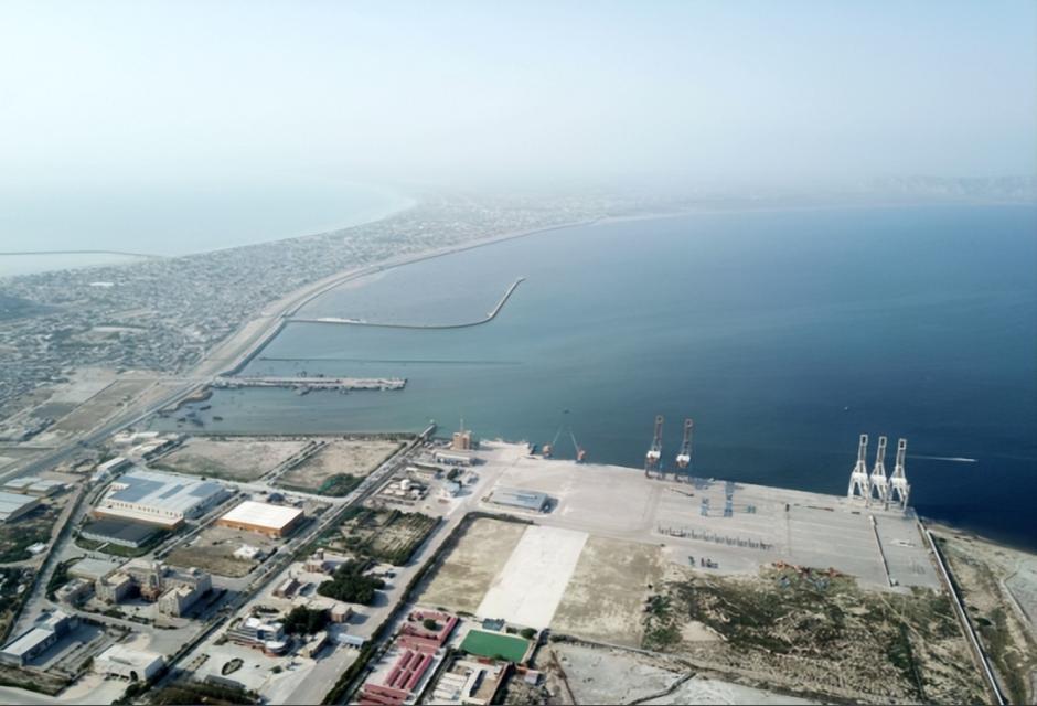 又怂了？特朗普宣布停火无限延期！之前放狠话现在却自己打脸