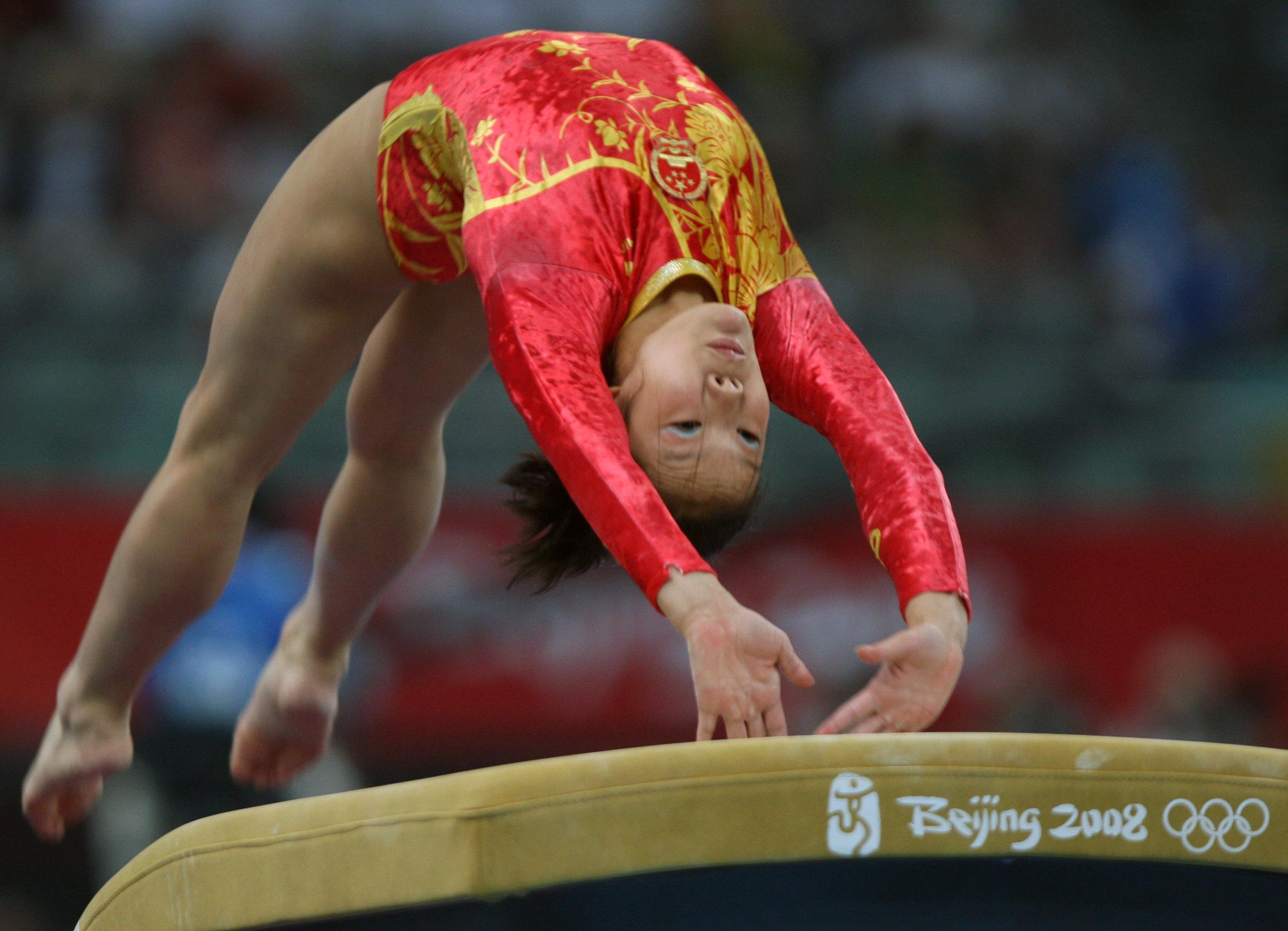 程菲在北京奥运会体操女子团体决赛中。 新华社记者 兰红光 摄