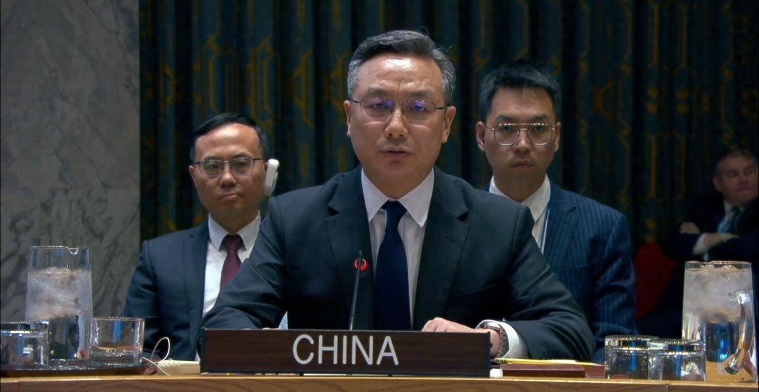 美军扣船不到48小时，中美在安理会大吵一架，孙磊对各国作出表率