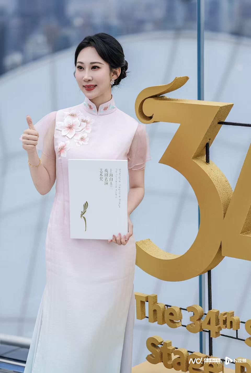 祝贺！李嘉宜凭《双绣缘》摘得白玉兰戏剧主角奖