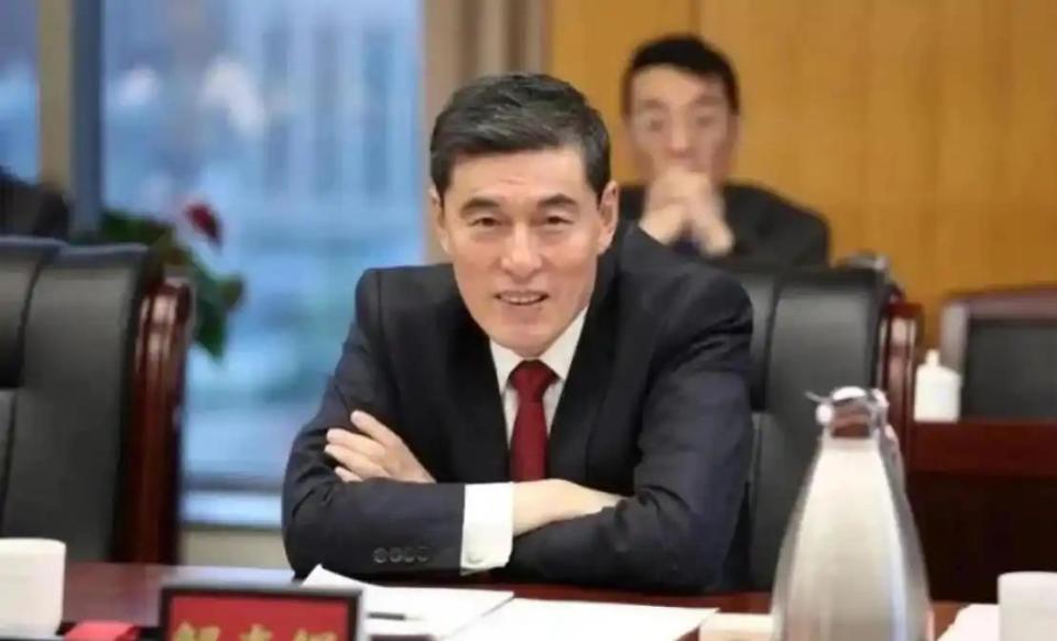 舍弃上百亿的遗产，带儿女远赴美国，如今才明白毛阿敏的清醒之处