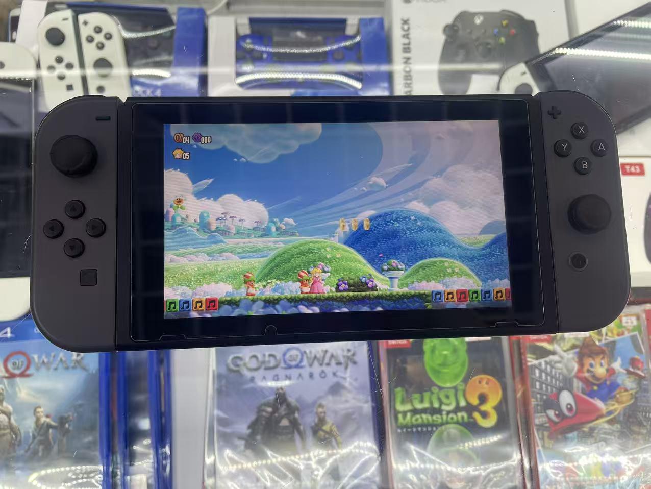  华强北的任天堂Switch 1。周良成/摄