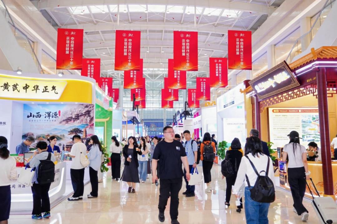 上图：天津梅江会展中心现场
