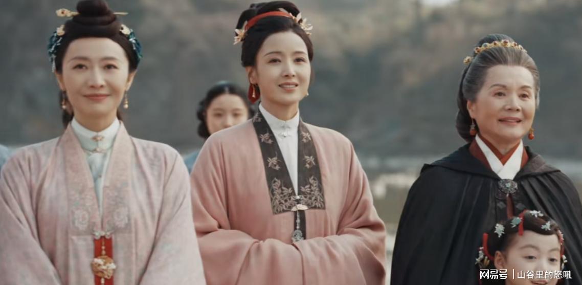 演技尬的像AI?杨紫《家业》遭恶评,“馒头脸”的他有很大责任 演技尬的像AI?杨紫《家业》遭恶评,“馒头脸”的他有很大责任