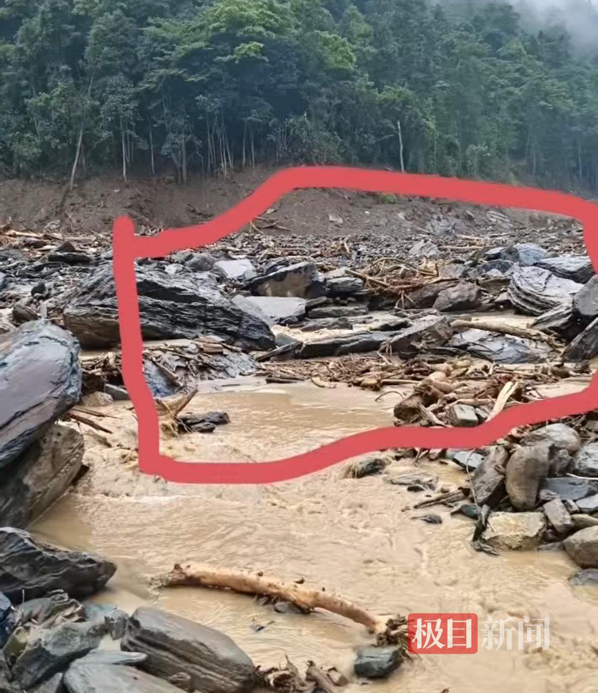 大运19日回家看到的场景，房子已经没有了（极目新闻记者拍摄）