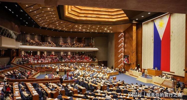 菲律宾政坛动荡：参议院枪响，257票弹劾马科斯