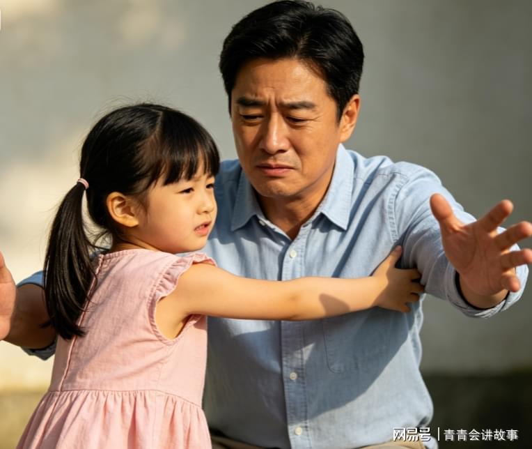 女儿6岁后不肯让爸爸抱，我只当她孩子气，直到我发现真相