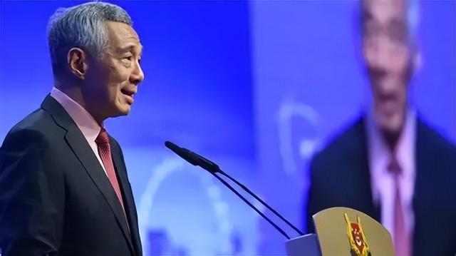 宁要美国保护不要华人根？李显龙公开划清界限，新加坡正空心化