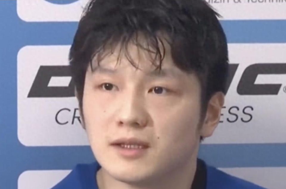 爆笑！中国记者用一长串英语提问,樊振东听后：这问题我用中文回答