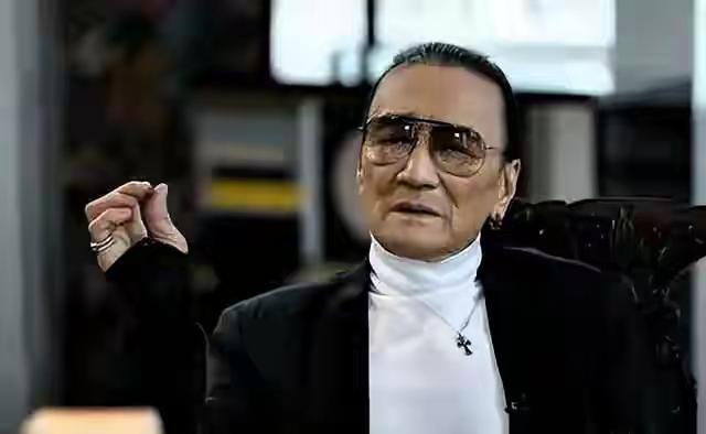 仅换一张黑色头像，不曾半句悼言，张柏芝反倒赢下谢家长辈的心