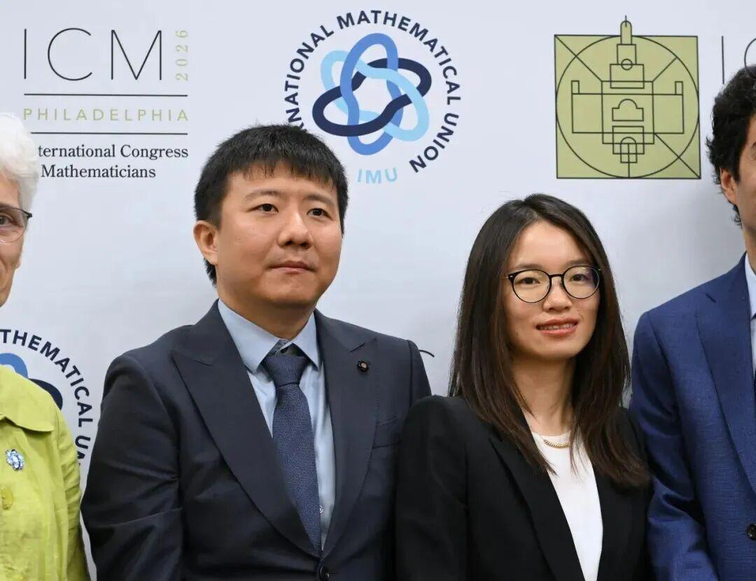 北大校方官微，为什么要删除邓煜专访的那段话？