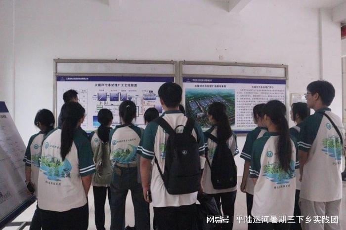 图为罗工讲解工艺流程（通讯员 黄薇 摄）