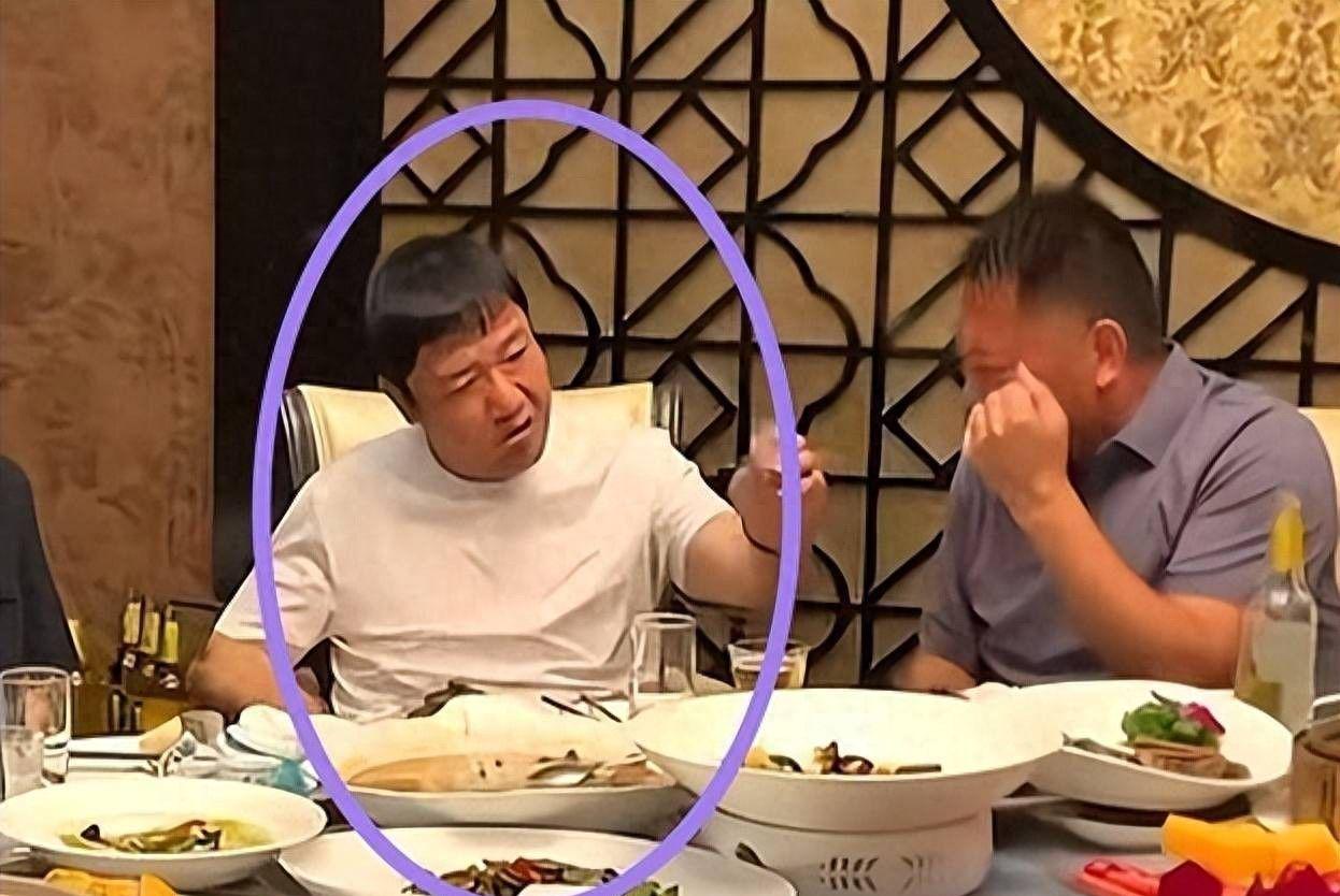 贾冰饭局被偷拍不到一天，风向彻底变了，原来郭德纲早有提醒