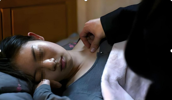 12岁女儿告诉母亲，感觉半夜有人进房间，母亲连夜守了4天后，真相浮出水面