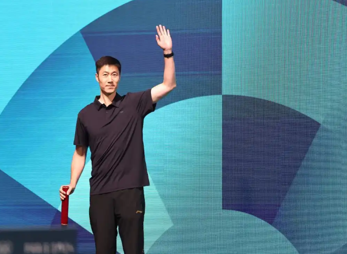 又是一轮游！王励勤不能再给机会了，球迷表态赶紧退役吧