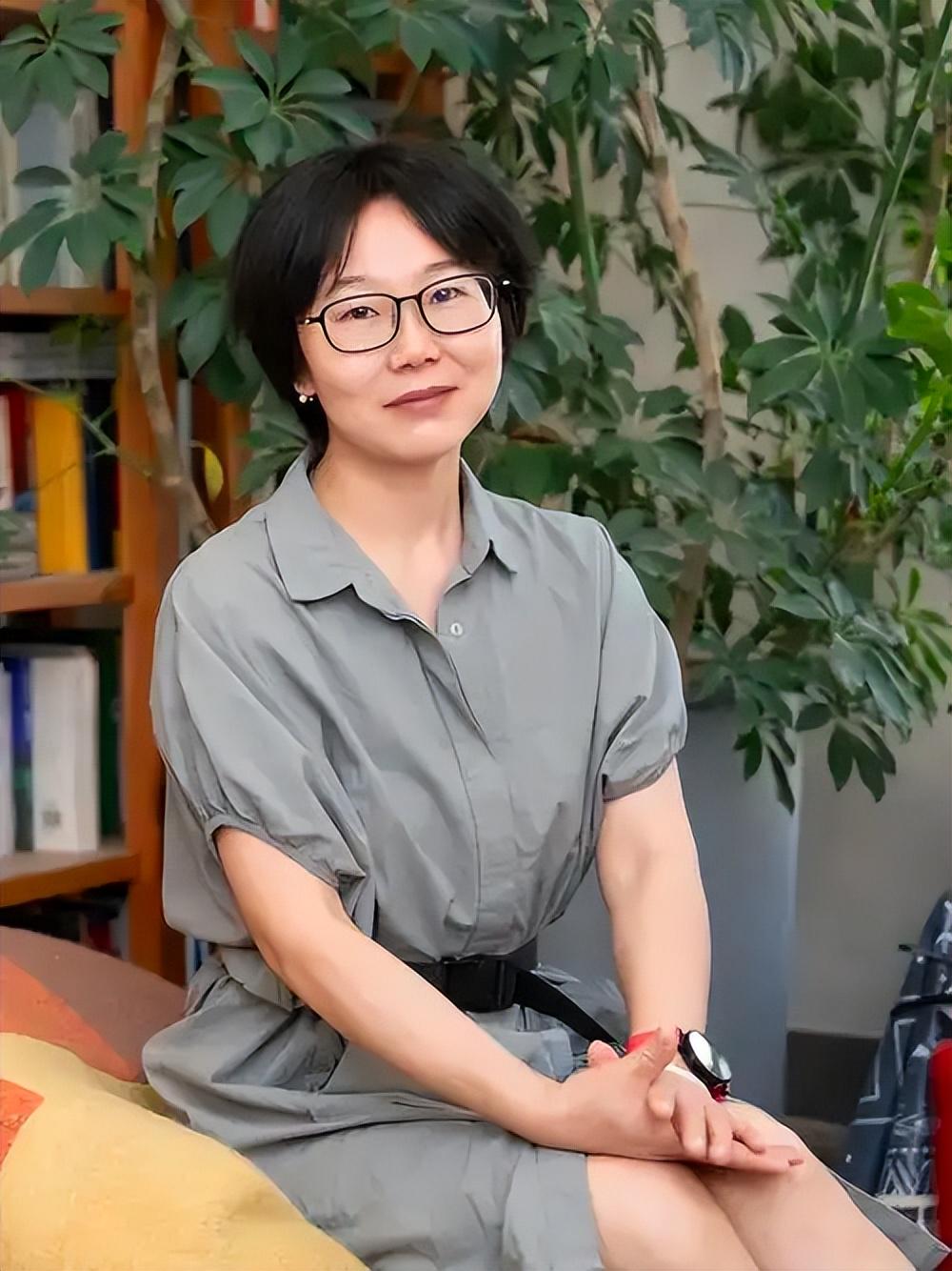 李娟能写出“梦中情妈”的张凤侠，却十年没敢见自己亲妈