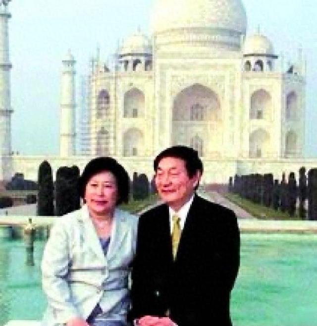 98岁朱老不幸辞世，95岁老伴黯然神伤：身边人不在 往后日子太难熬