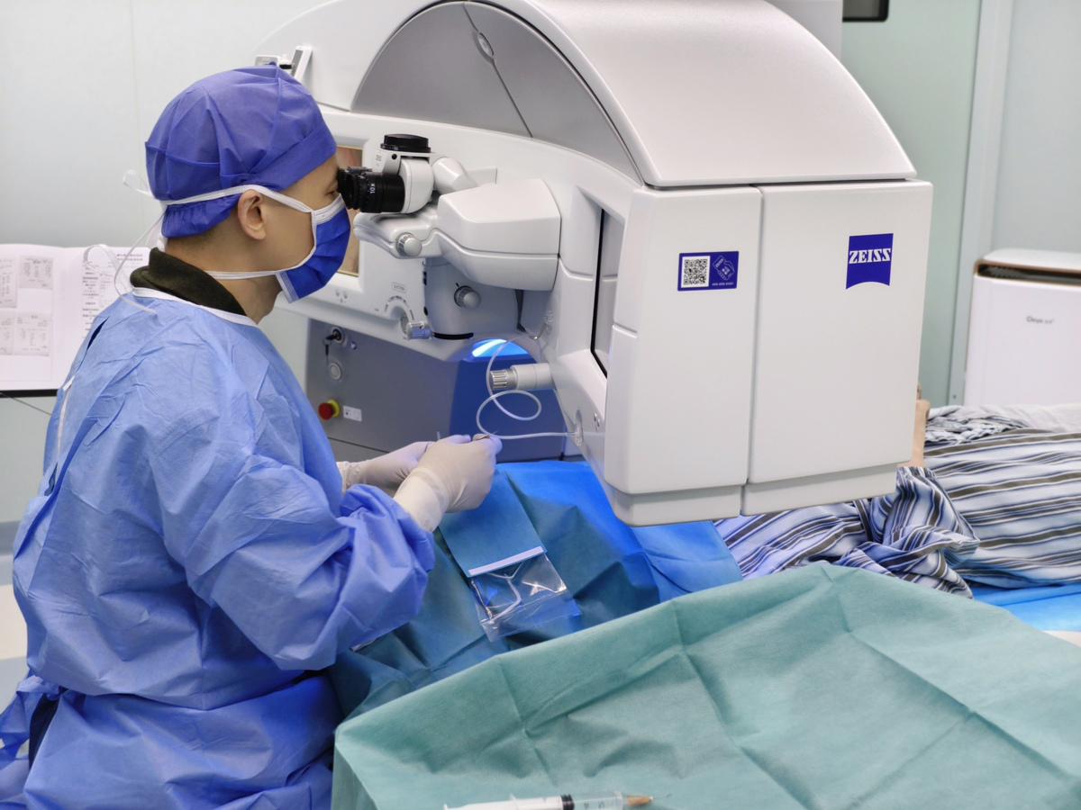 眼科博士也摘镜！全飞秒精准4.0助29岁医生告别十五年“雾里看花”