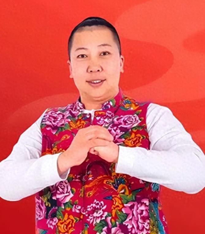 难怪人民日报怒批！东北雨姐近况曝光，原来卖假粉条只是冰山一角