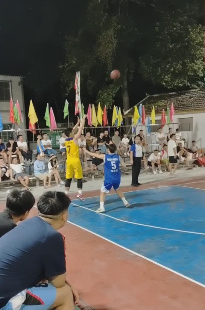 陆佳豪此前参加篮球比赛画面 图源：受访者