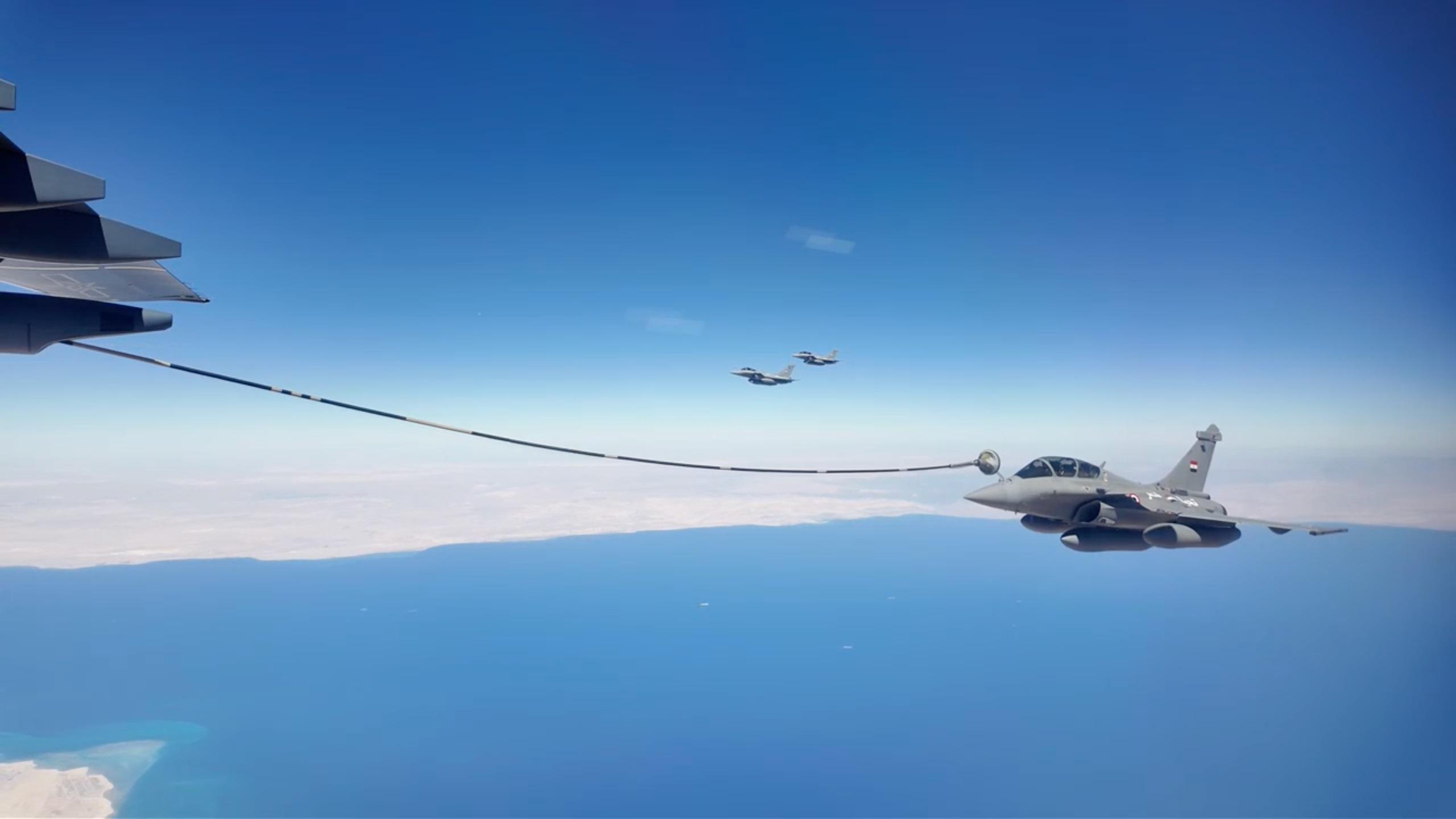 运油20与“阵风”对接，首次给西方战机空中加油，用北约标准？