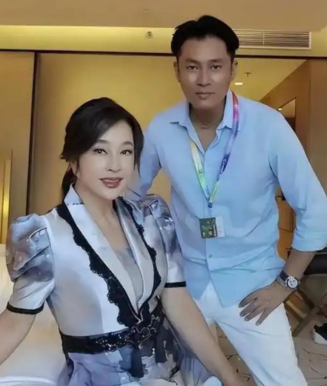刘晓庆发声回击前助理，504万索赔引争议