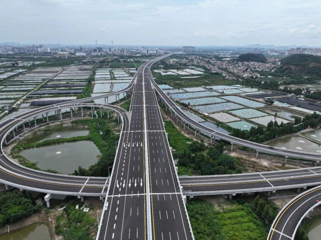 东部外环高速一期预计2026年底前实现通车。记者 易承乐 摄