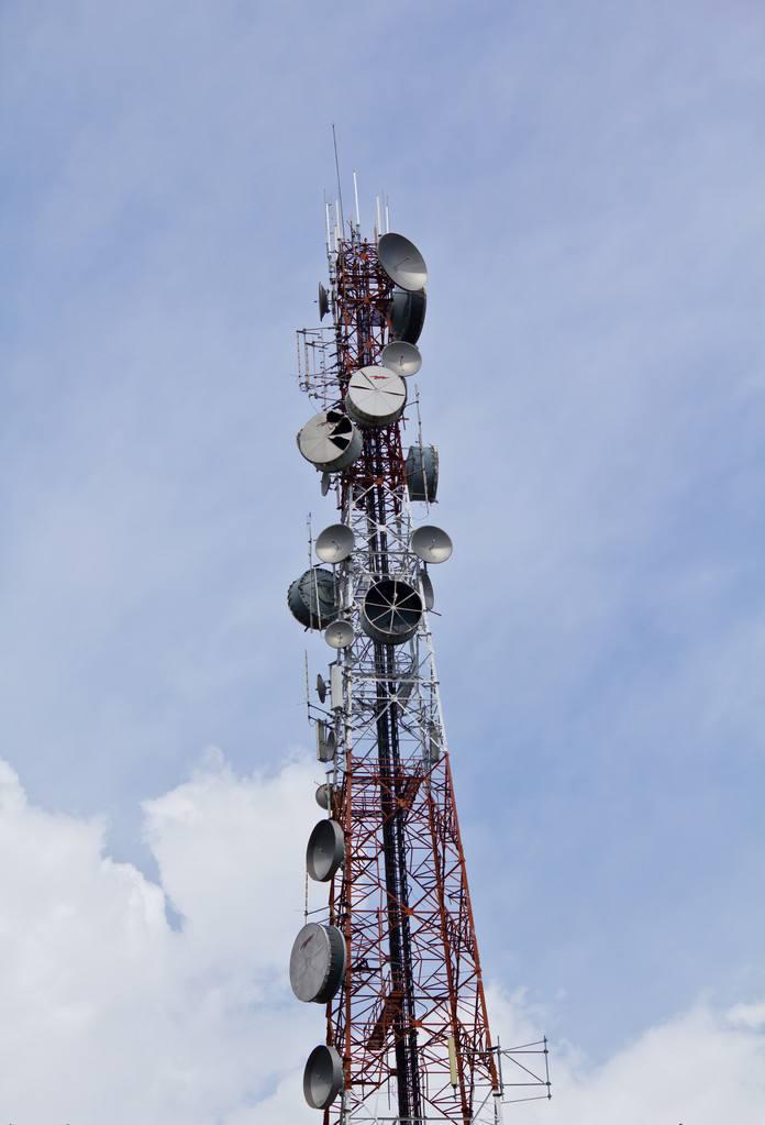  图：5G 基站是承载移动用户与流量的核心基础设施
