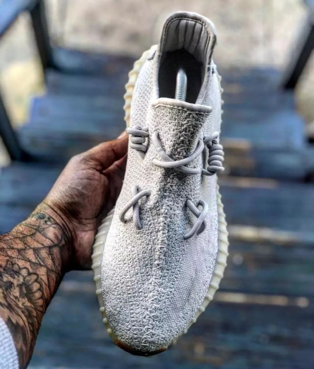 yeezy 350 v2"最全穿法"!除了火爆的kaws鞋带,还有这些系法