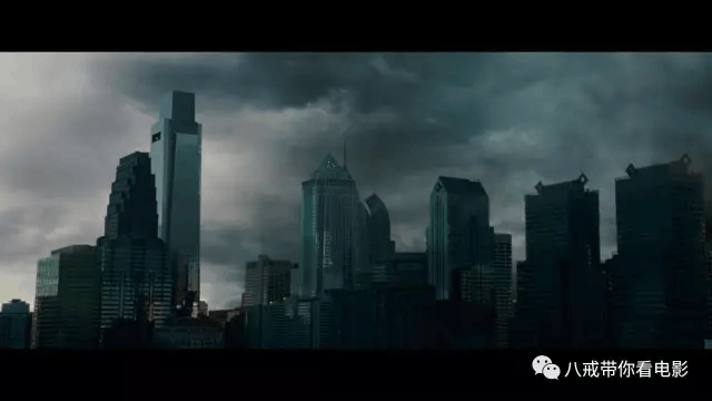 恐怖片《电梯里的恶魔》恶魔会化身为人类藏身