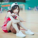 爱篮球的小女孩