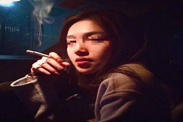 未成年女孩吸烟图片