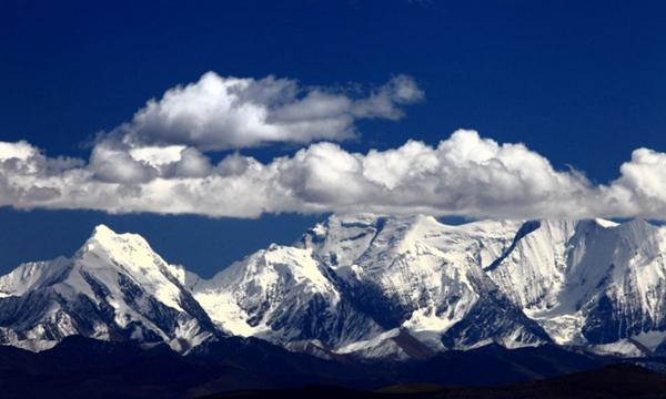 贡嘎山被誉为山中之王, 是一座极受登山爱好