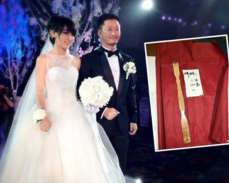 结婚7周年网上放闪!吴京收妻子送"不求人"喻七年不痒