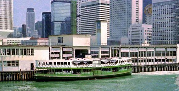 1987年香港人均收入追平英国,1988年香港是媲