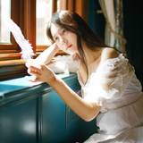 窗外芭蕉惹骤雨