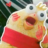 嗑瓜子的小姑娘