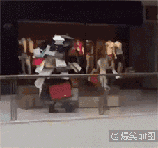 六月搞笑gif一只实力粪坑企鹅